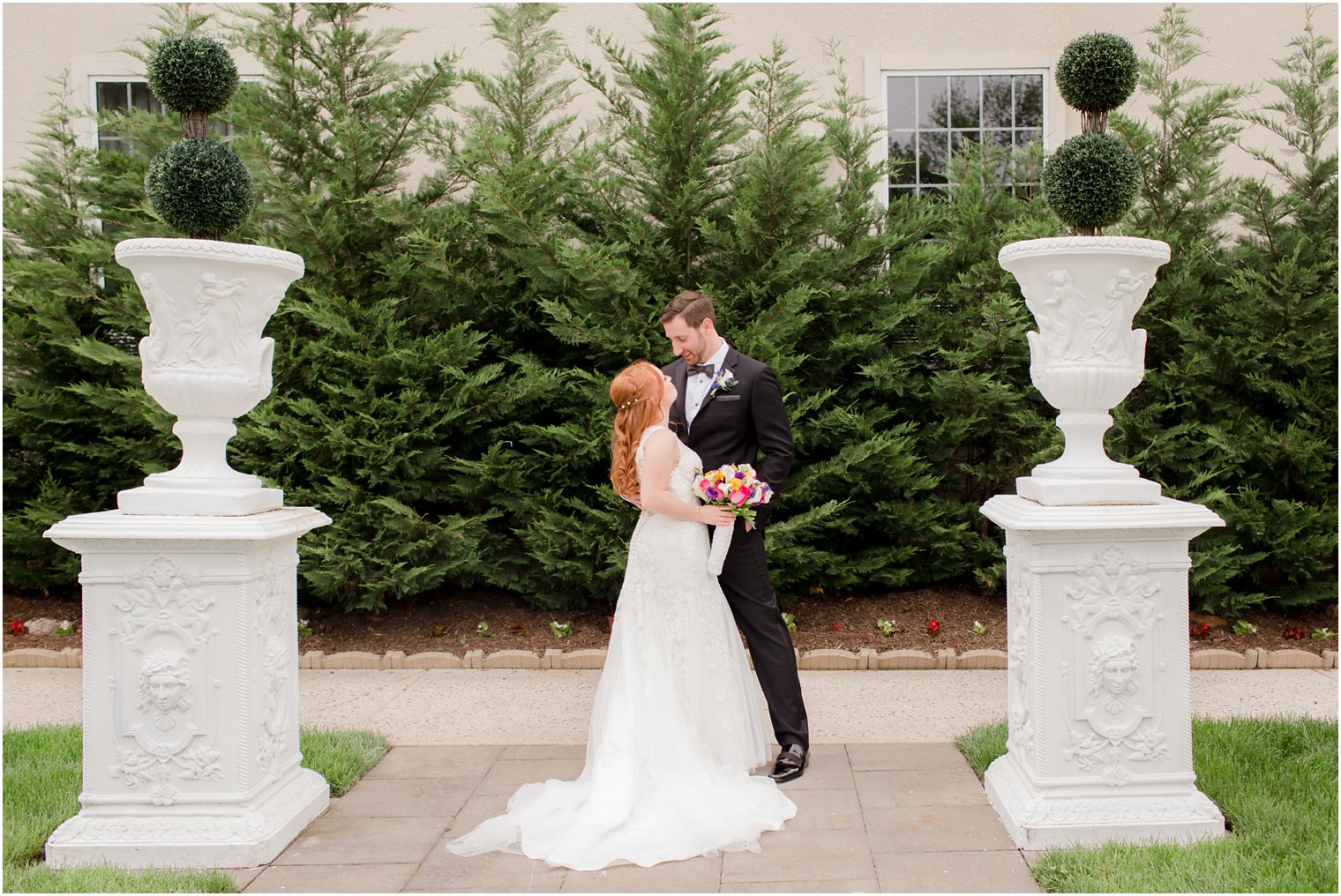 Romantic bride and groom photo | Photos at Wilshire Grand | Photos by Idalia Photography