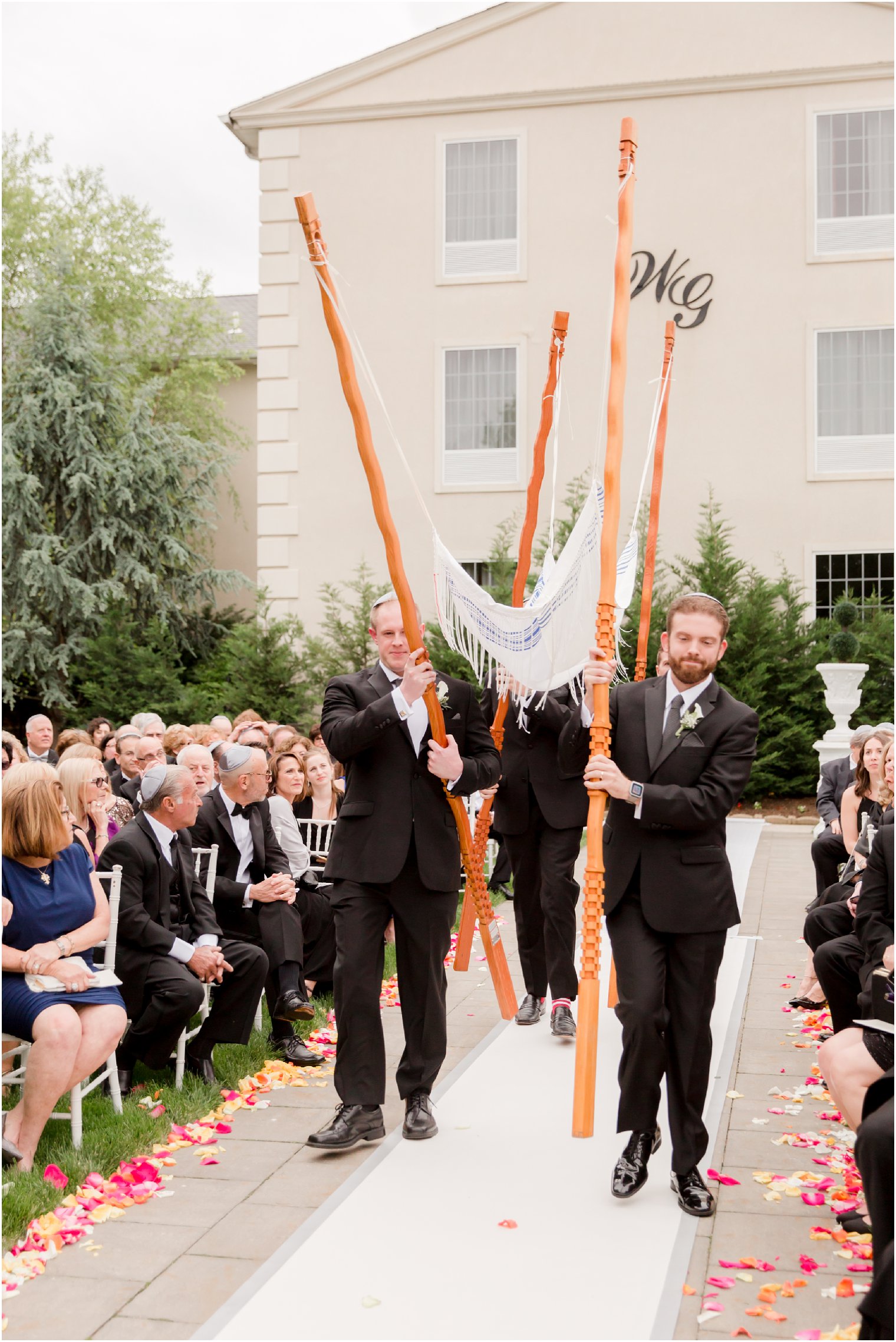 Outdoor Ceremony Photos at Wilshire Grand | Photos by Idalia Photography