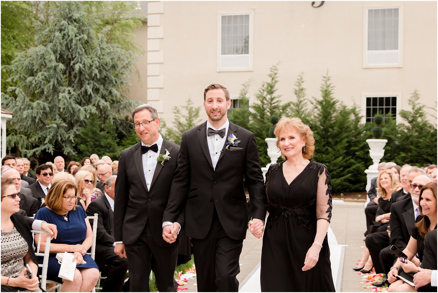 Outdoor Ceremony Photos at Wilshire Grand | Photos by Idalia Photography