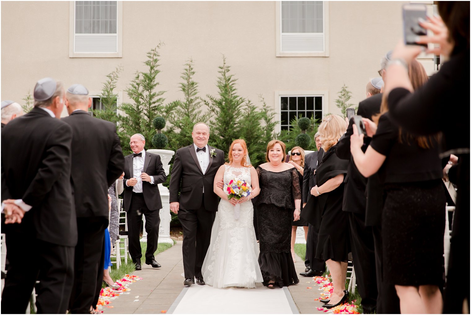 Outdoor Ceremony Photos at Wilshire Grand | Photos by Idalia Photography