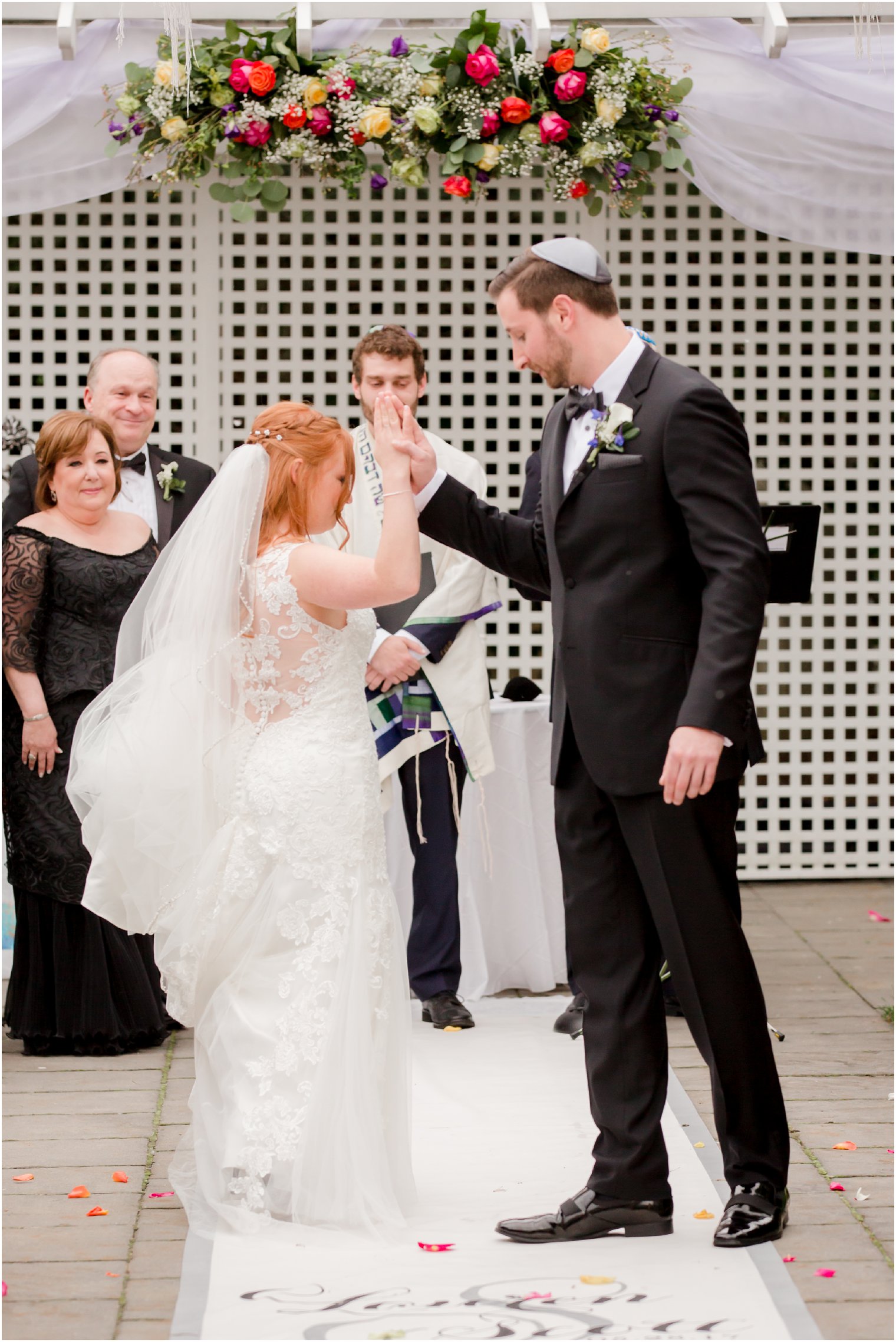 Outdoor Ceremony Photos at Wilshire Grand | Photos by Idalia Photography