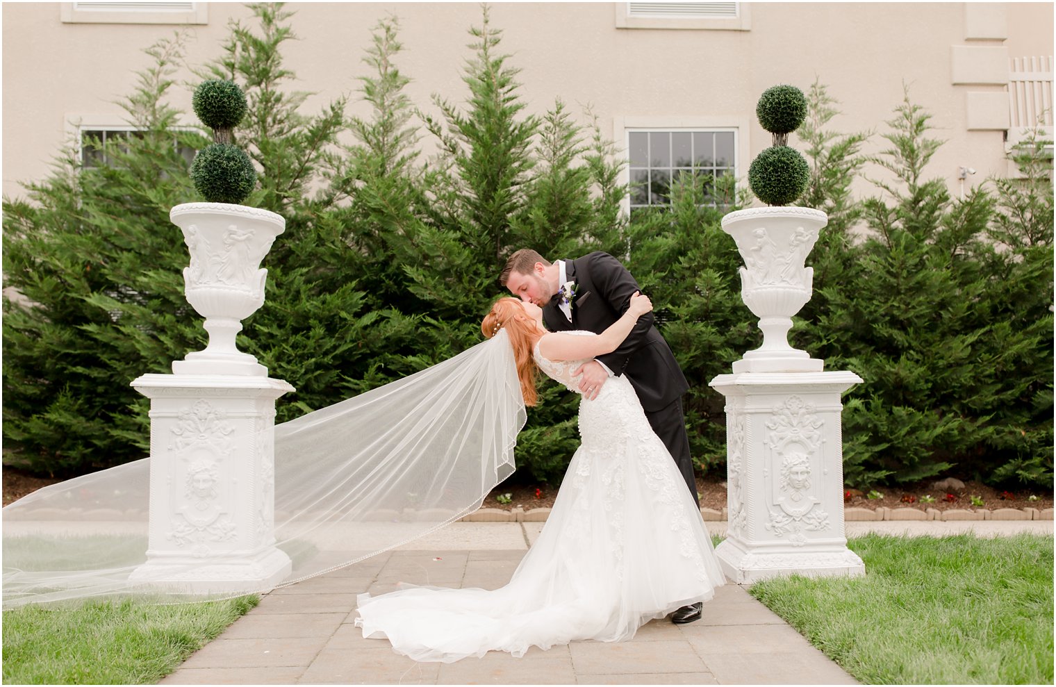 Outdoor Ceremony Photos at Wilshire Grand | Photos by Idalia Photography