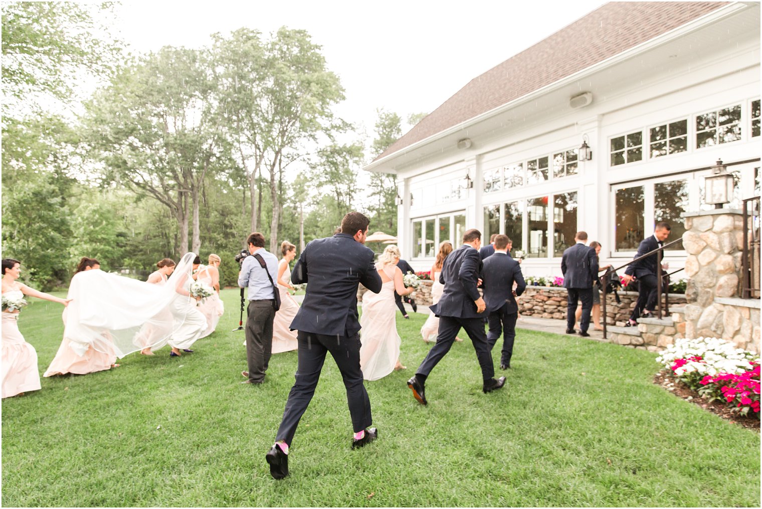 Rainy day wedding at Indian Trail Club