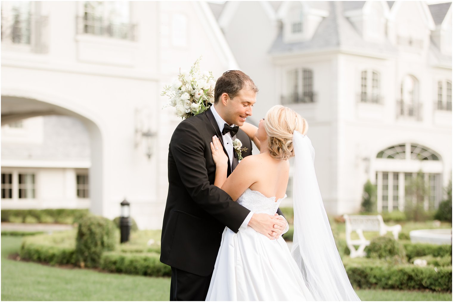 Bride and groom photos at Park Chateau Estate 