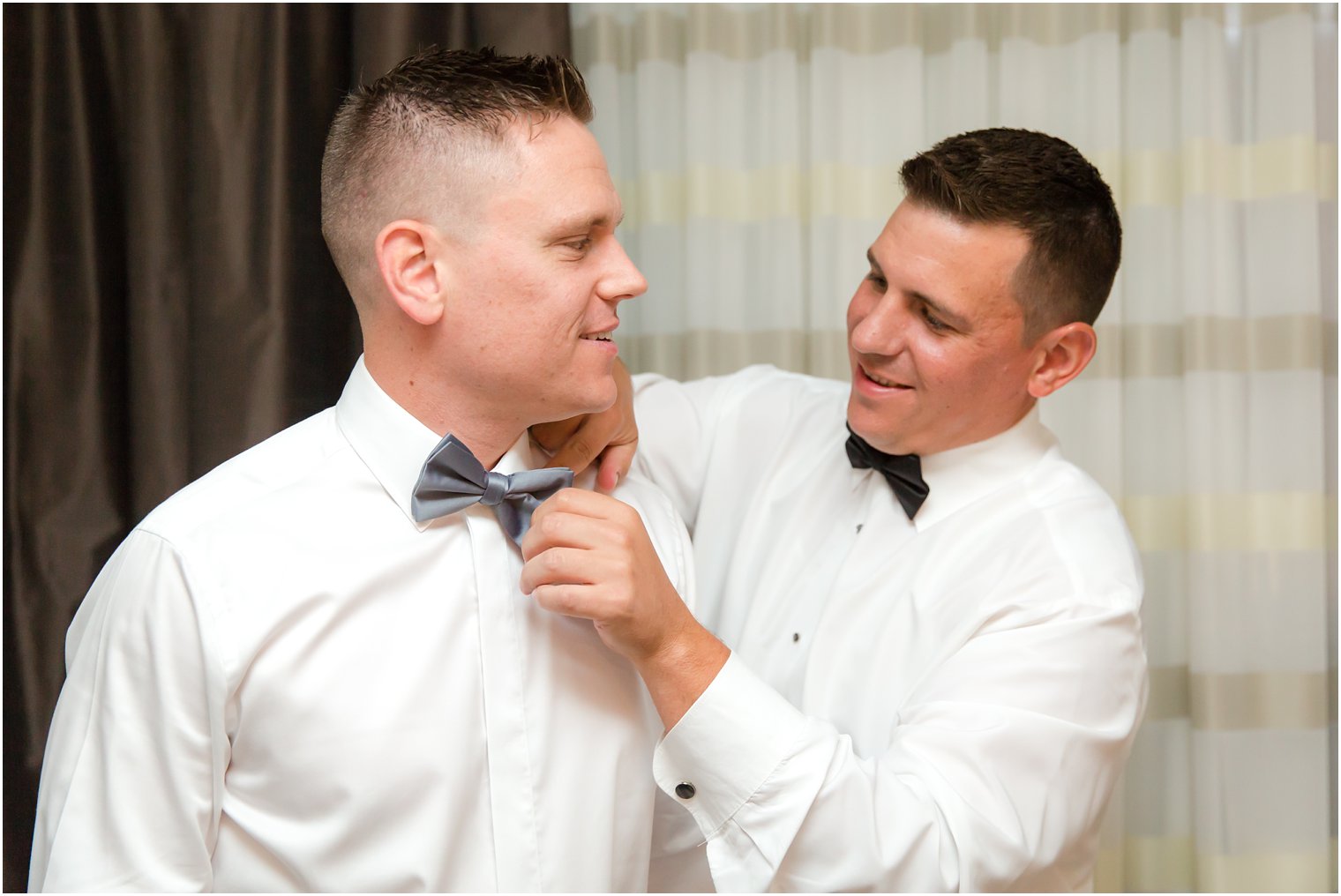 Groom getting ready with best man | Idalia Photography