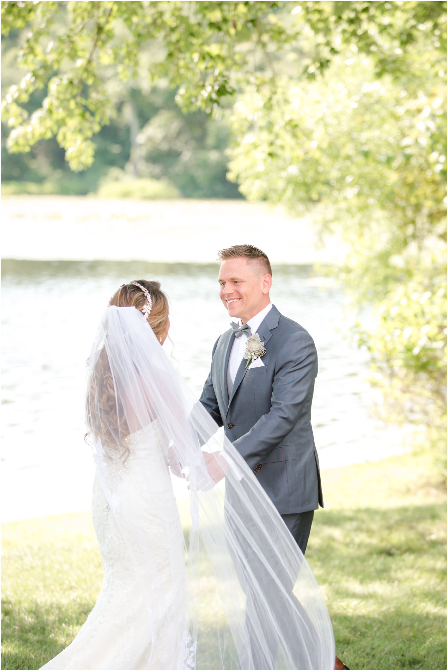 Bride and groom first look | Idalia Photography