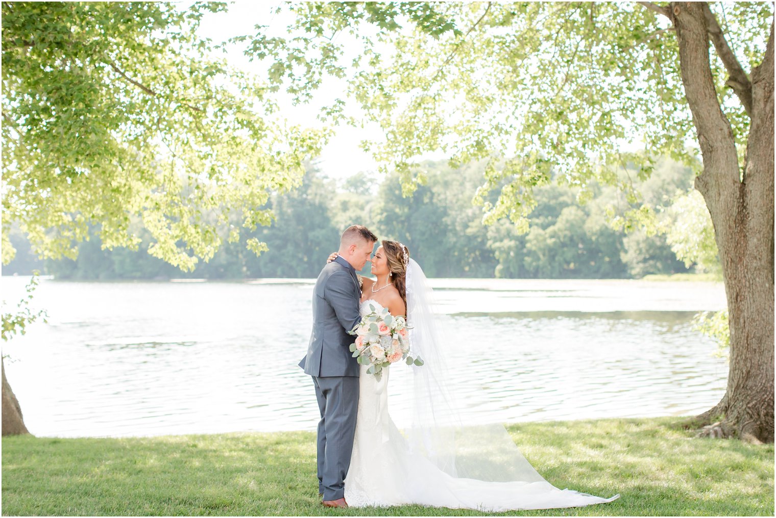 Bride and groom at Indian Trail Club | Idalia Photography