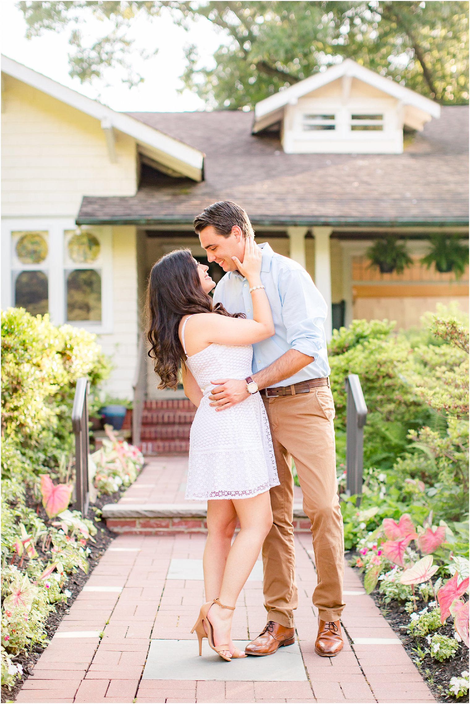 Engagement photo at Sayen House and Gardens