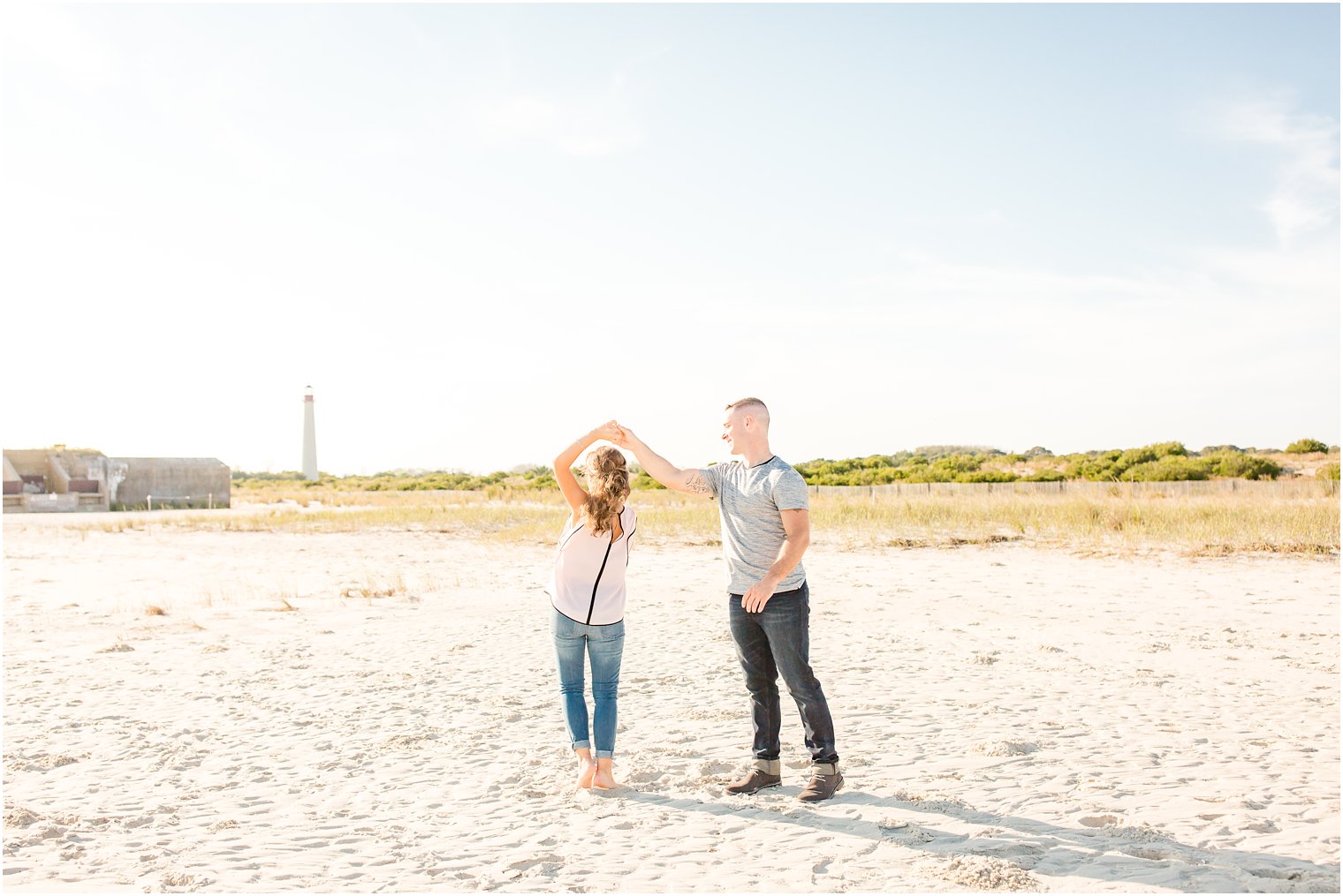 Couple dancing on the beach | Photos by Idalia Photography