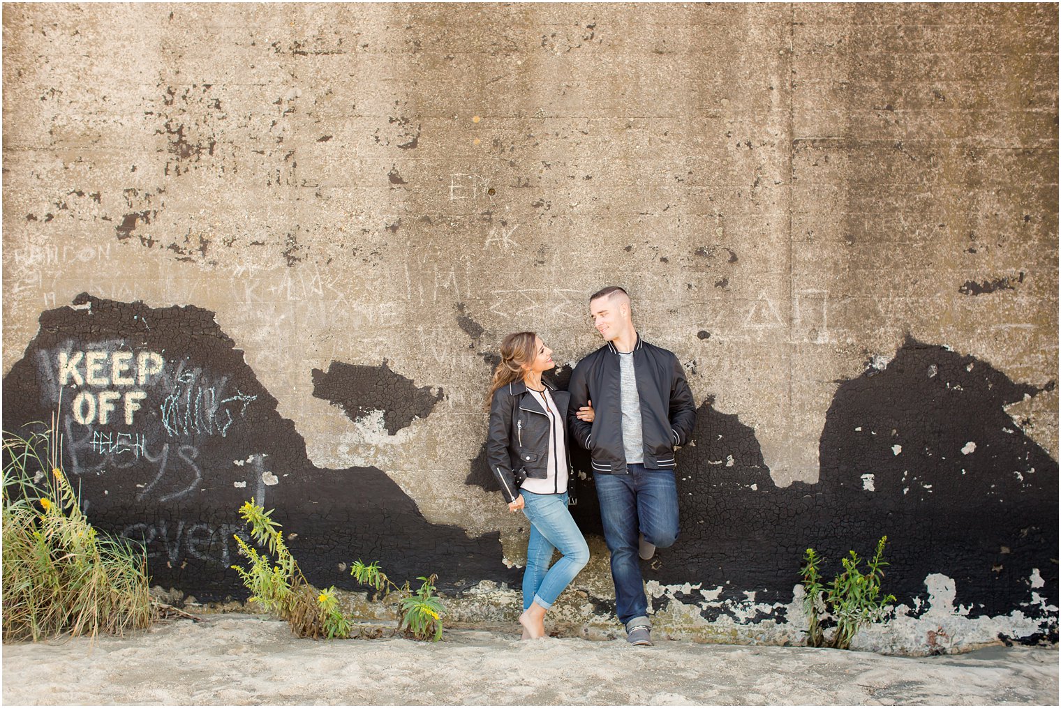 Engagement photos with black jackets | Photos by Idalia Photography