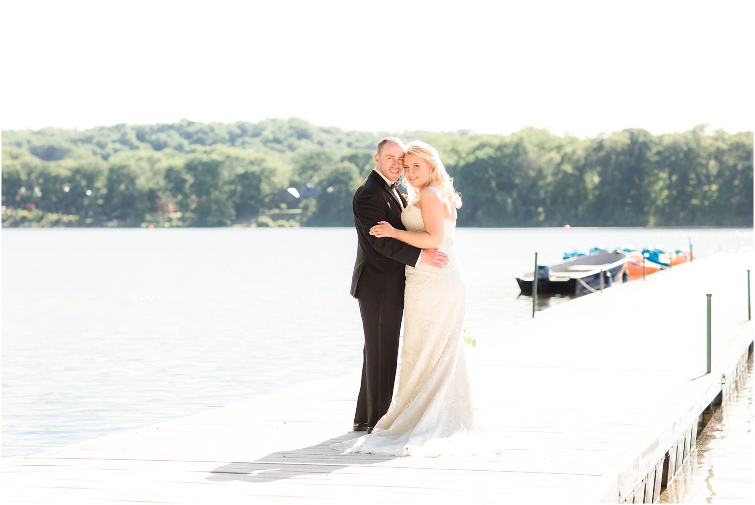 Sun-drenched bride and groom portraits | Photos by Indian Trail Club Wedding Photographer Idalia Photography