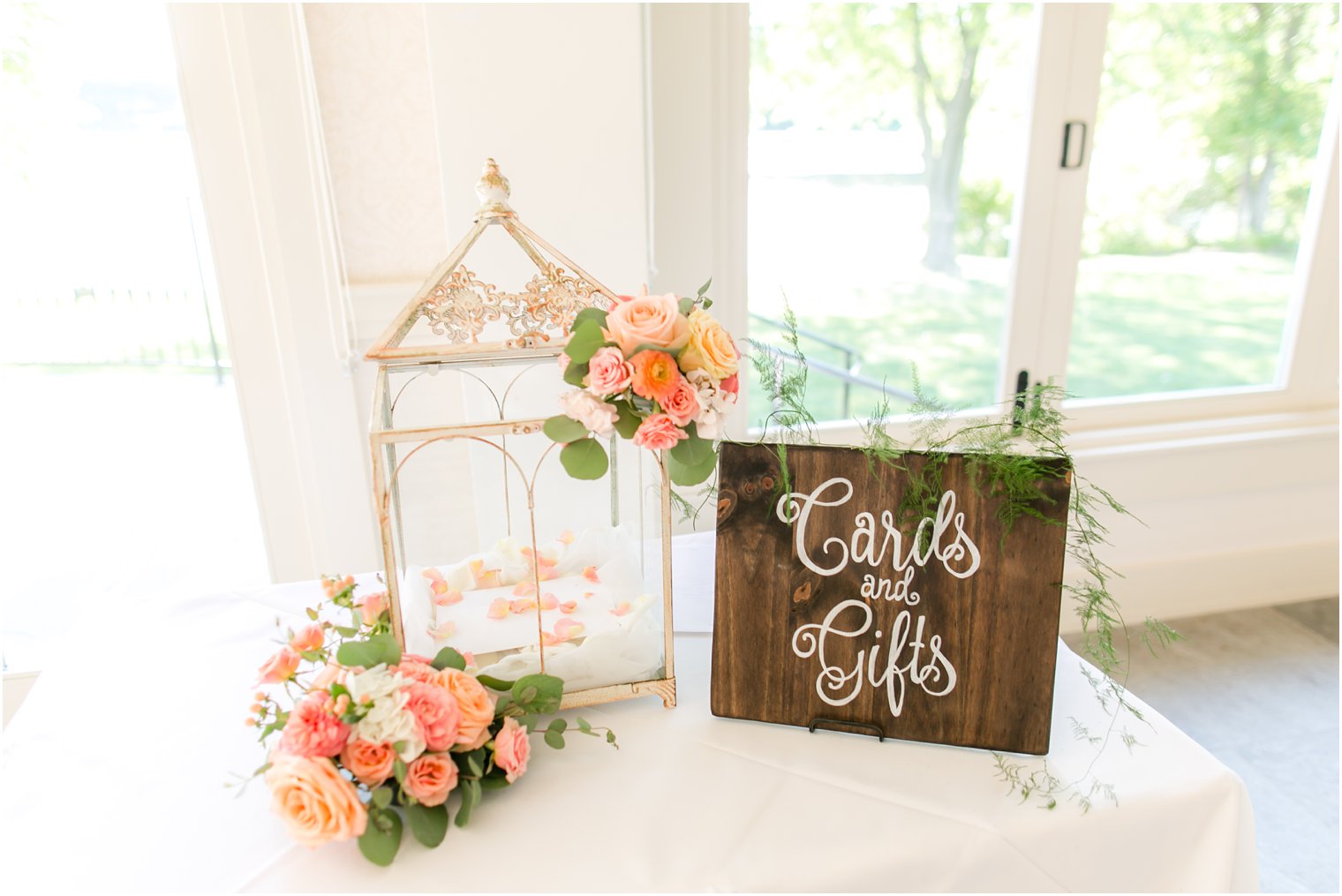 Rustic wedding card table | Photos by Indian Trail Club Wedding Photographer Idalia Photography