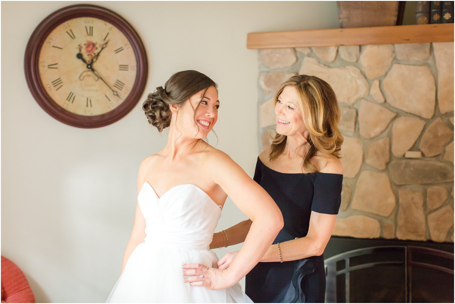 Bride getting ready with her mother | Pleasantdale Wedding Photos by Idalia Photography