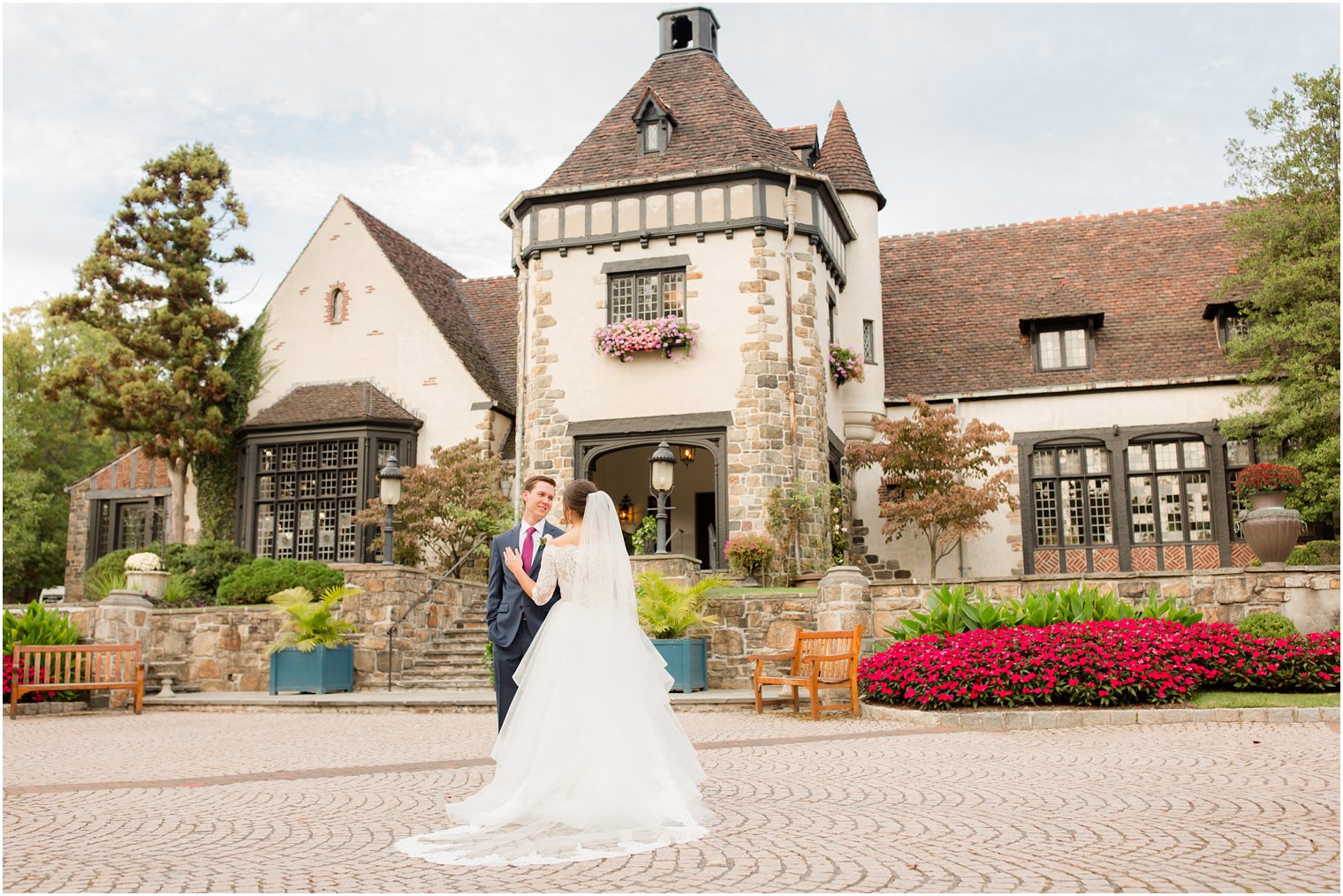 Burgundy and navy wedding color palette for a fall wedding