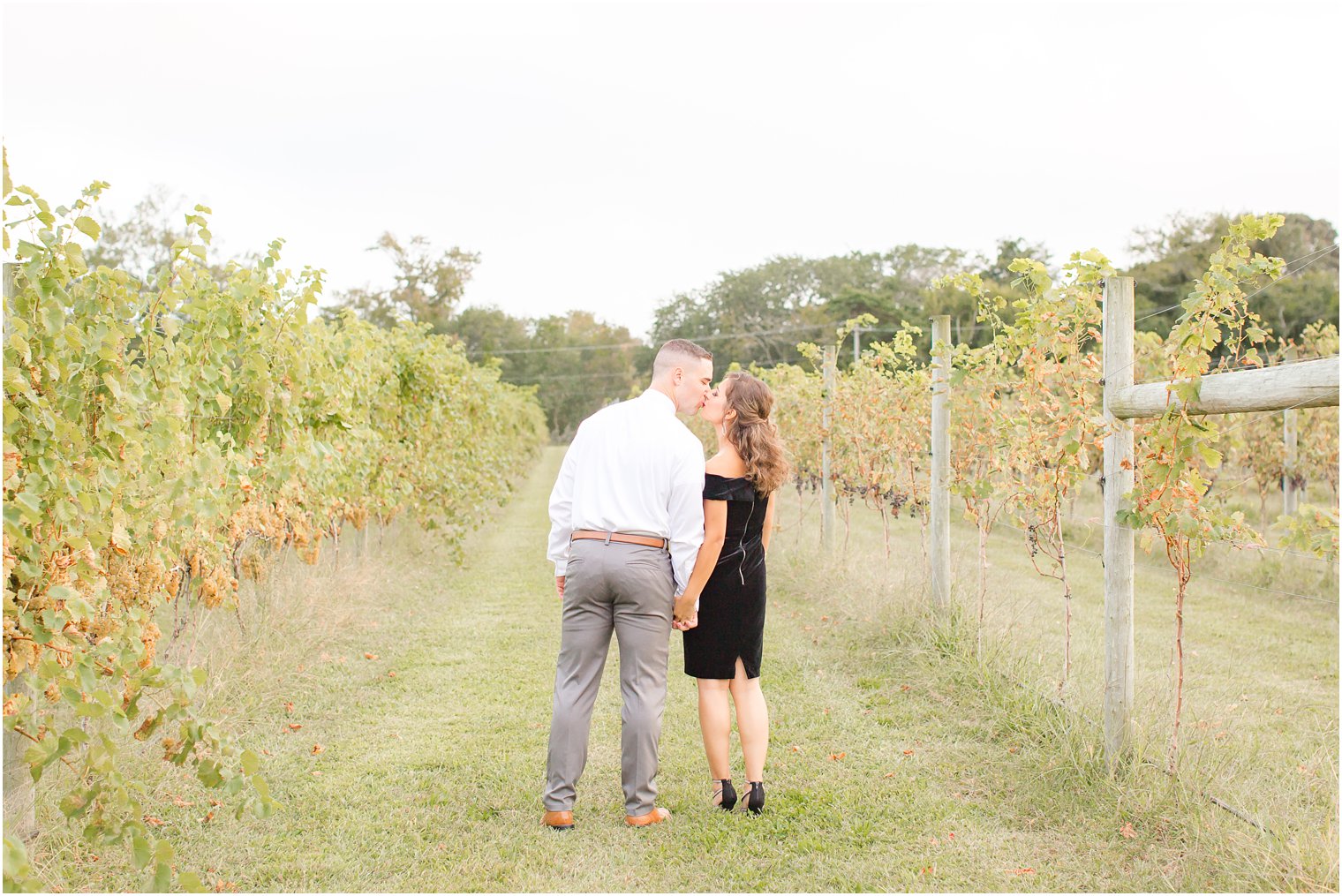 Engagement at Willow Creek Winery | Photos by Idalia Photography