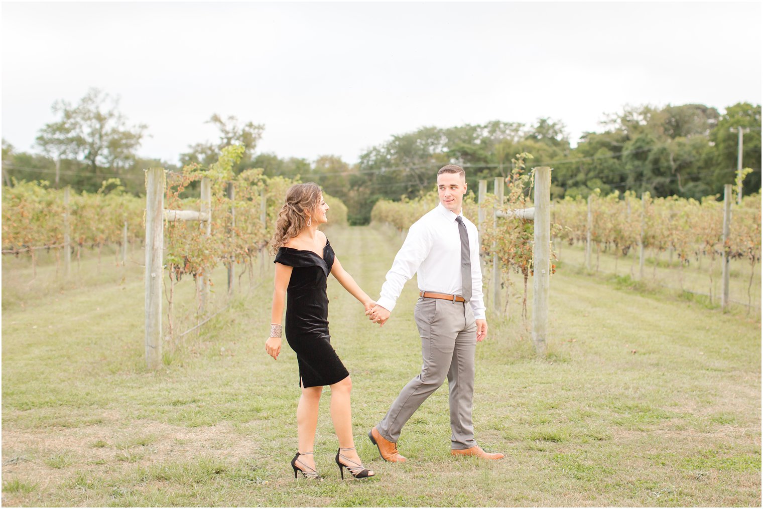 Bride and groom walking | Idalia Photography