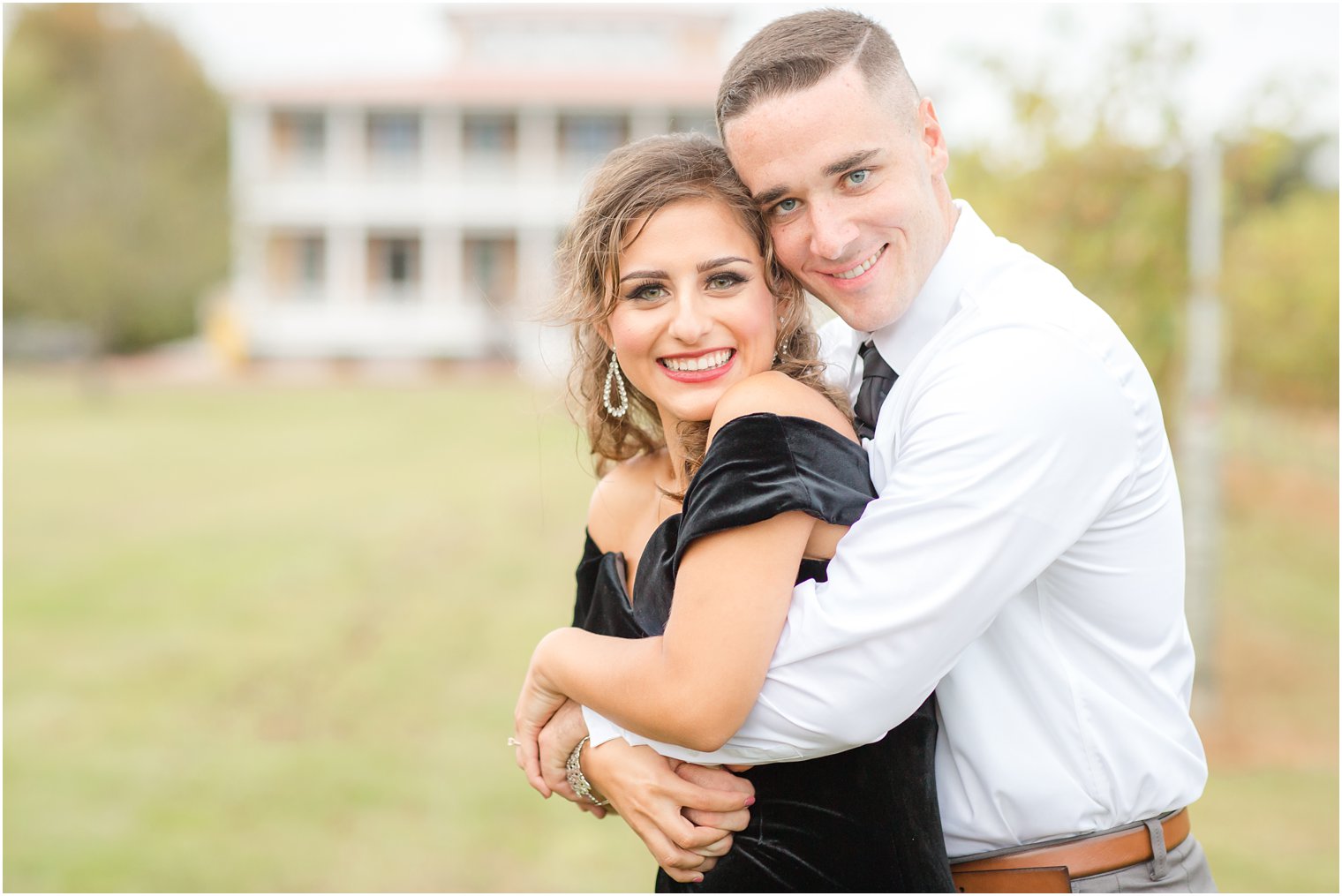 Cute engaged couple at Willow Creek Winery | Photos by Idalia Photography