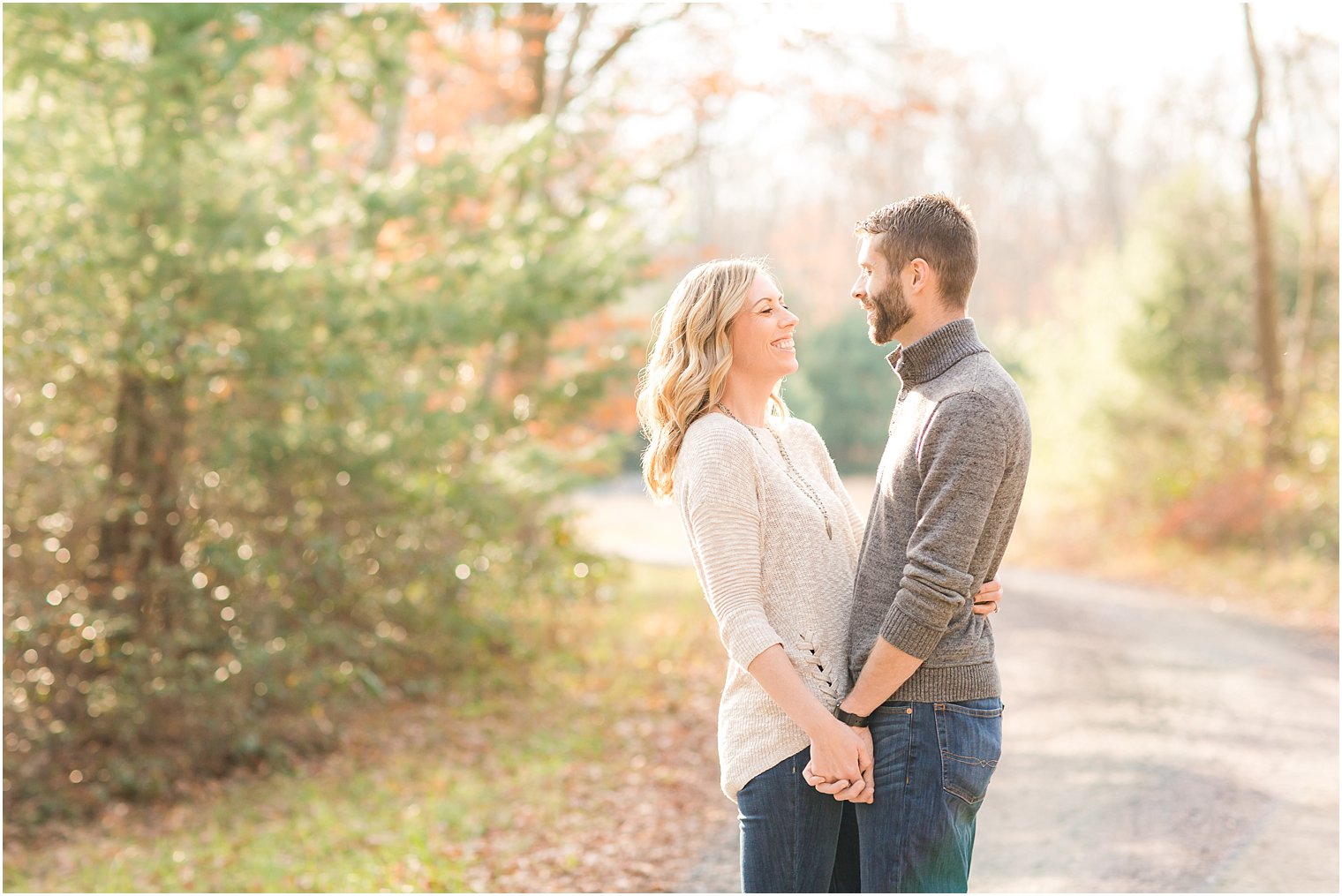 Engagement session in pretty light by Idalia Photography
