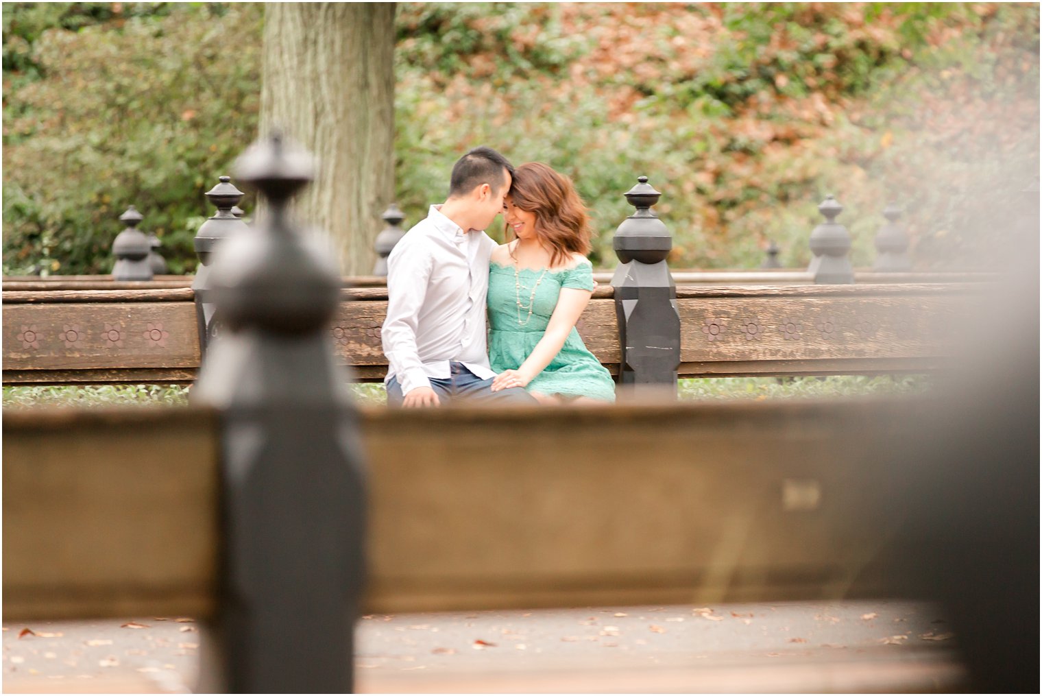 Engagement photos on park bench in Central Park | Photos by Idalia Photography