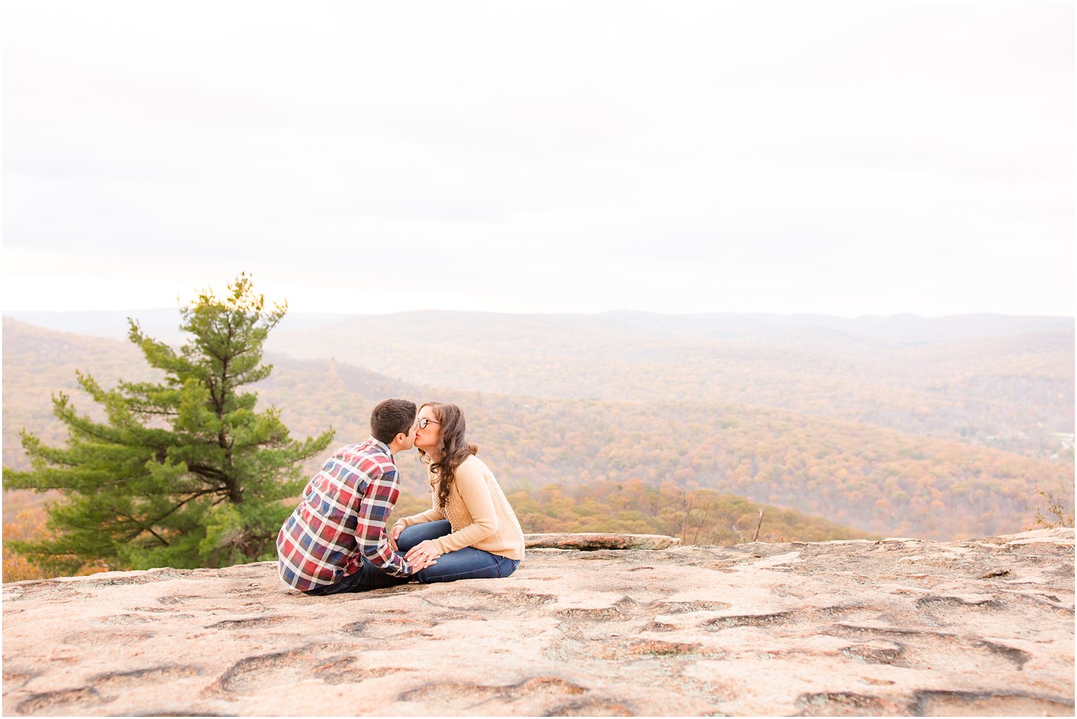 What to wear for an engagement session 