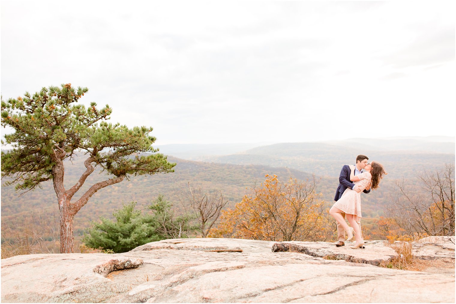 Groom dipping bride on a mountaintop | Idalia Photography