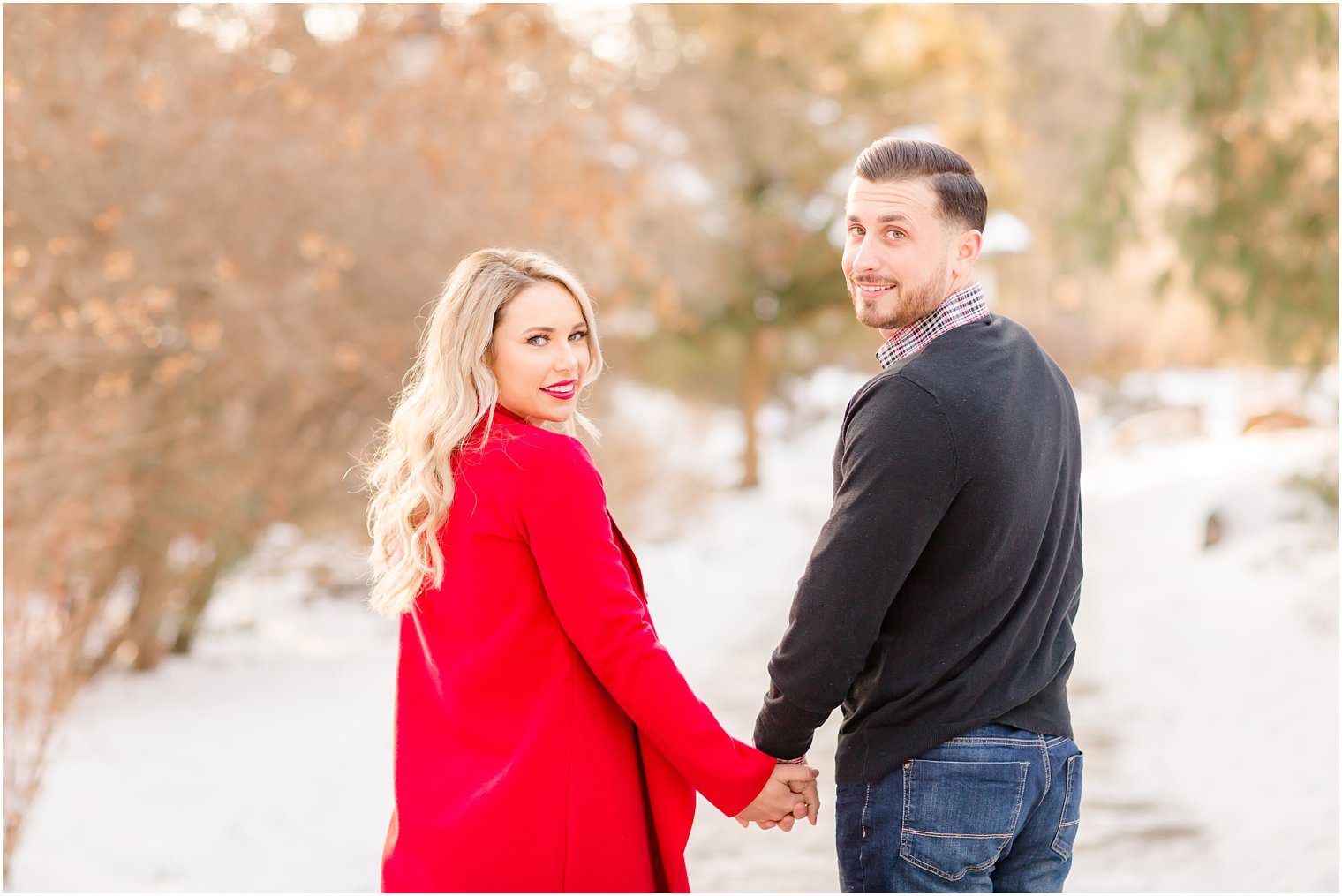 Engaged couple in a wintry engagement session