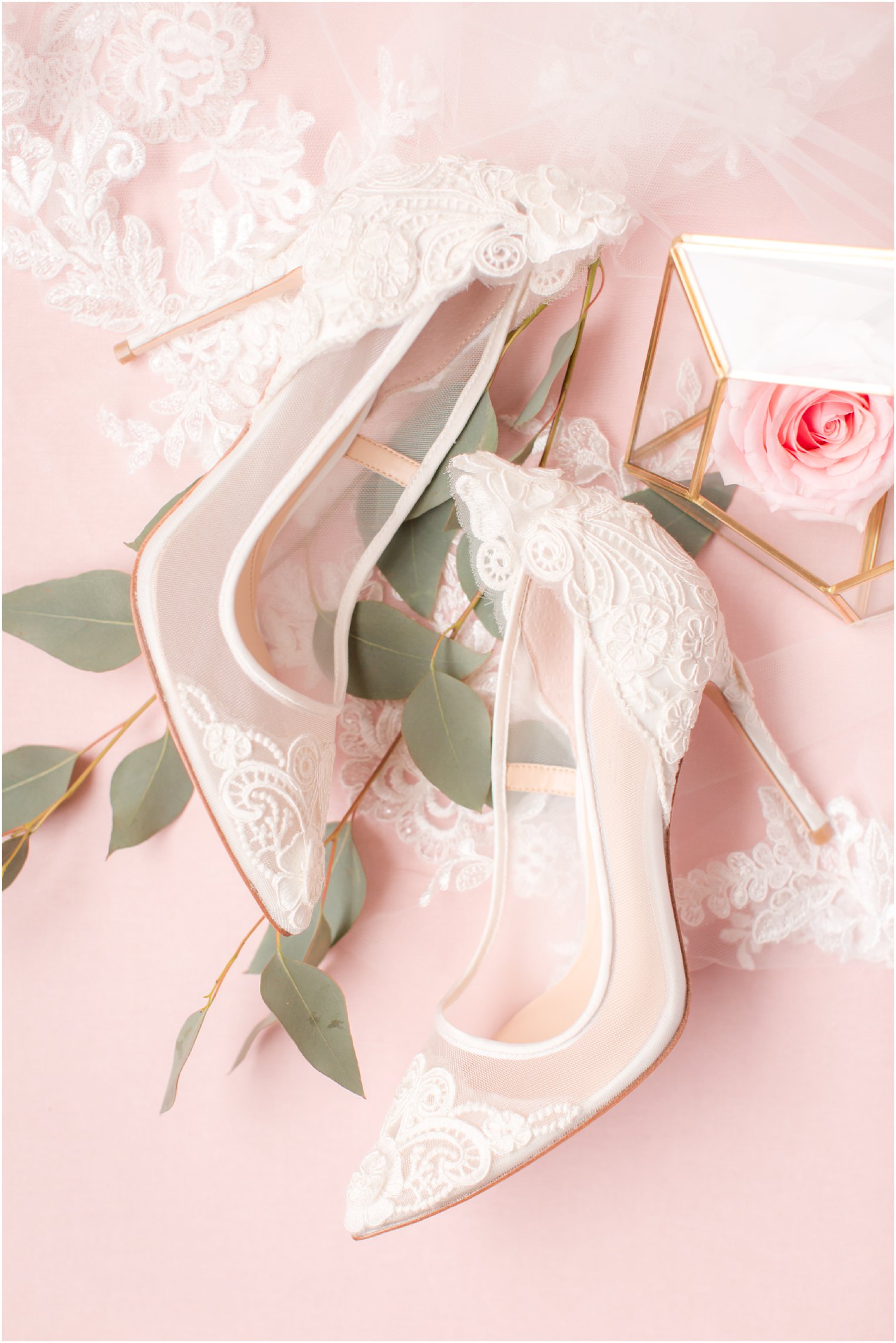 gorgeous lace shoes for bride