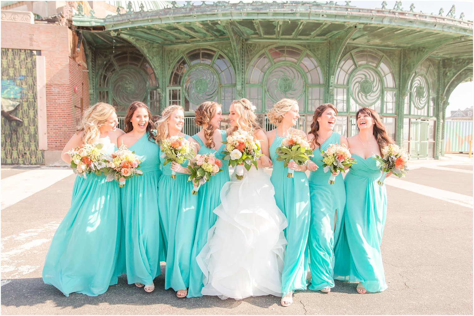Bridesmaids wearing turquoise dresses
