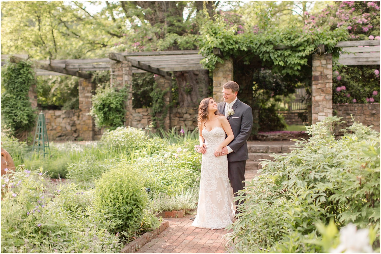 lush garden wedding photos