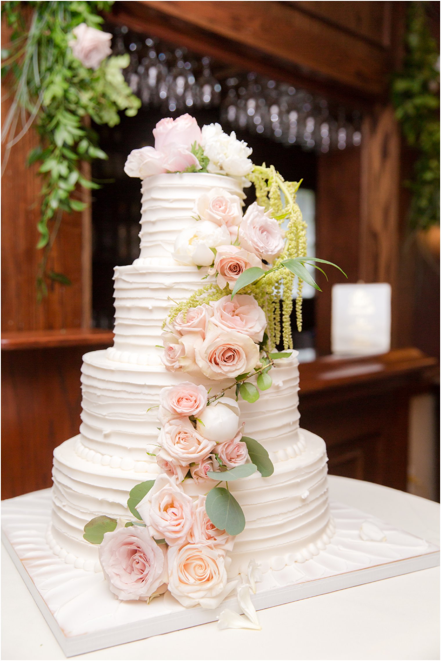 wedding cake at Lake Valhalla Club