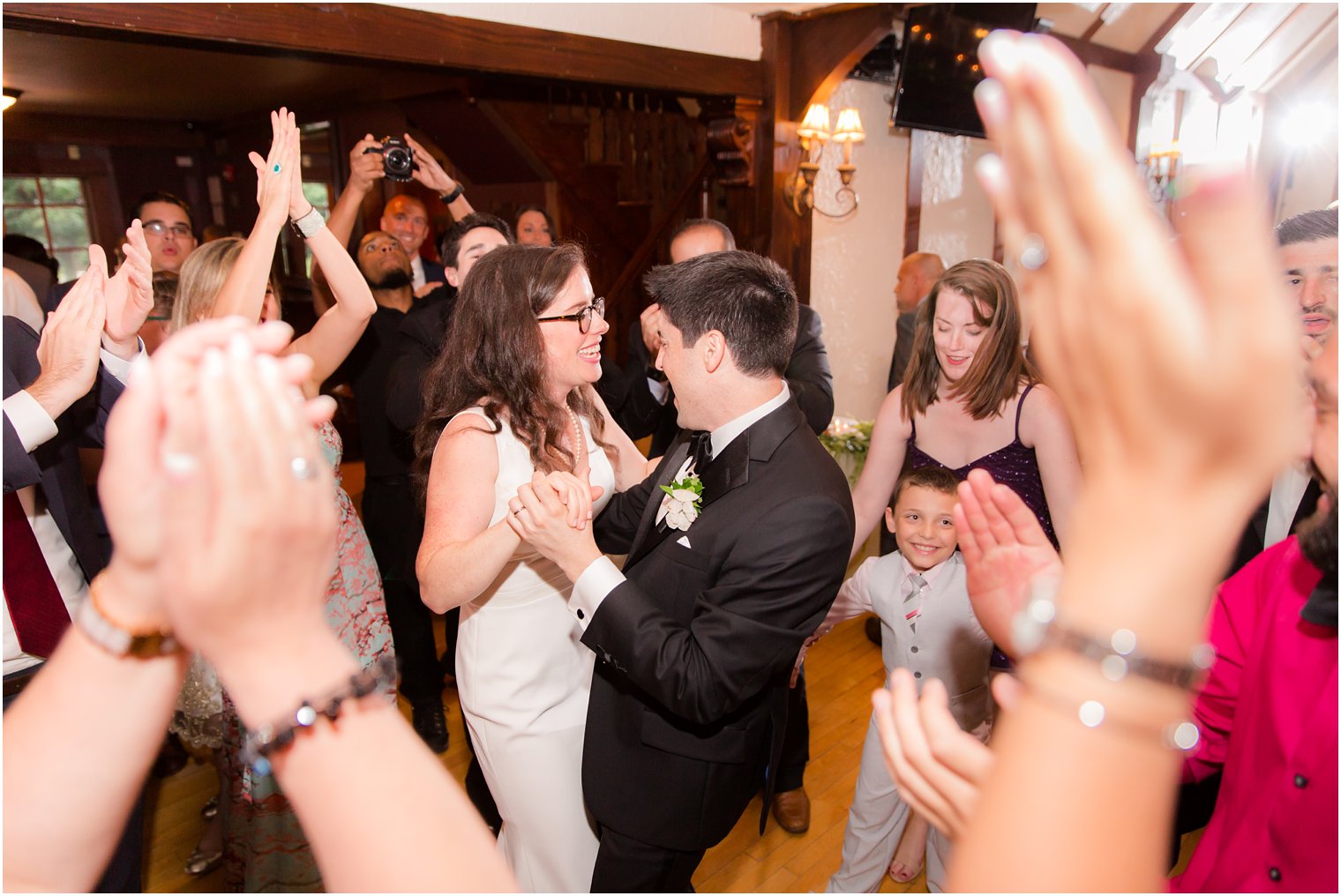 wedding dancing at Lake Valhalla Club