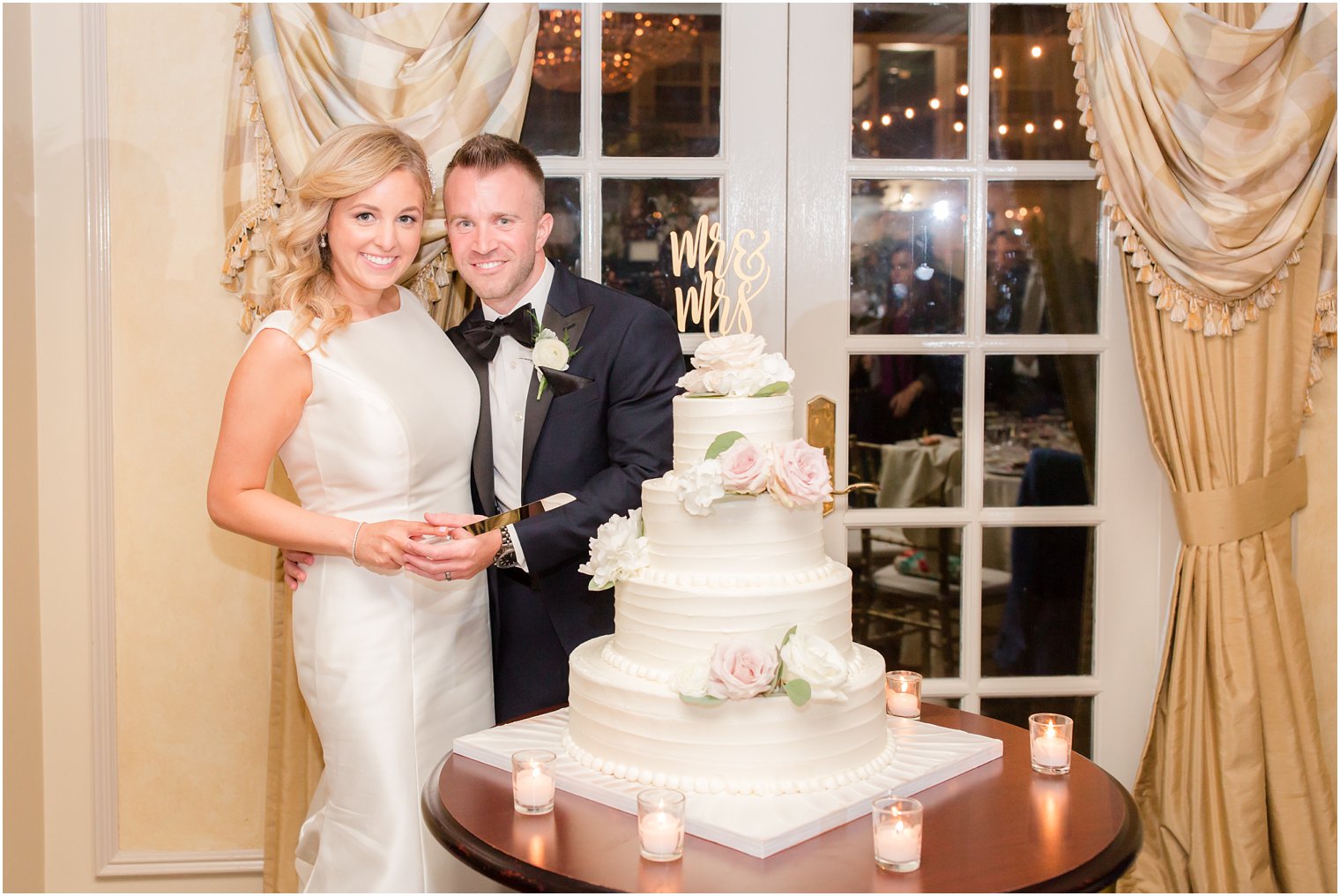 bride and groom cutting their wedding cake