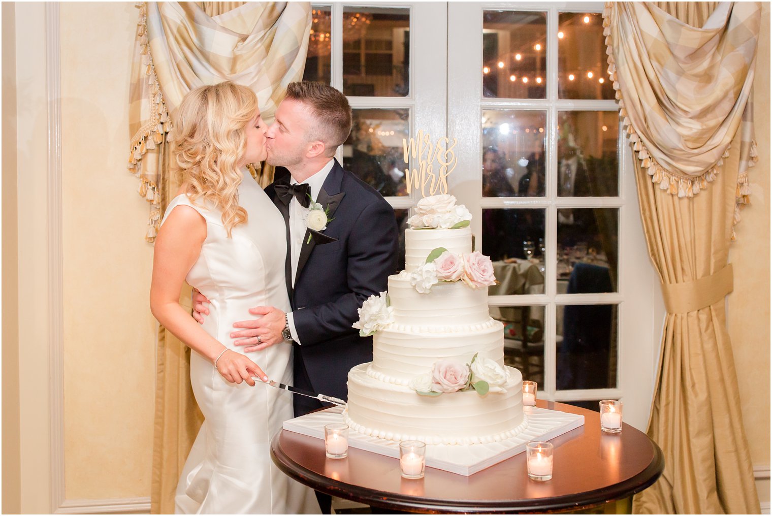 bride and groom cutting their wedding cake