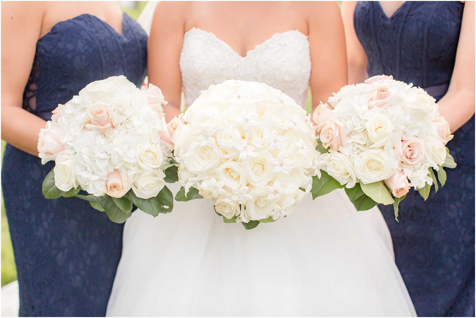 Bouquets in white and blush