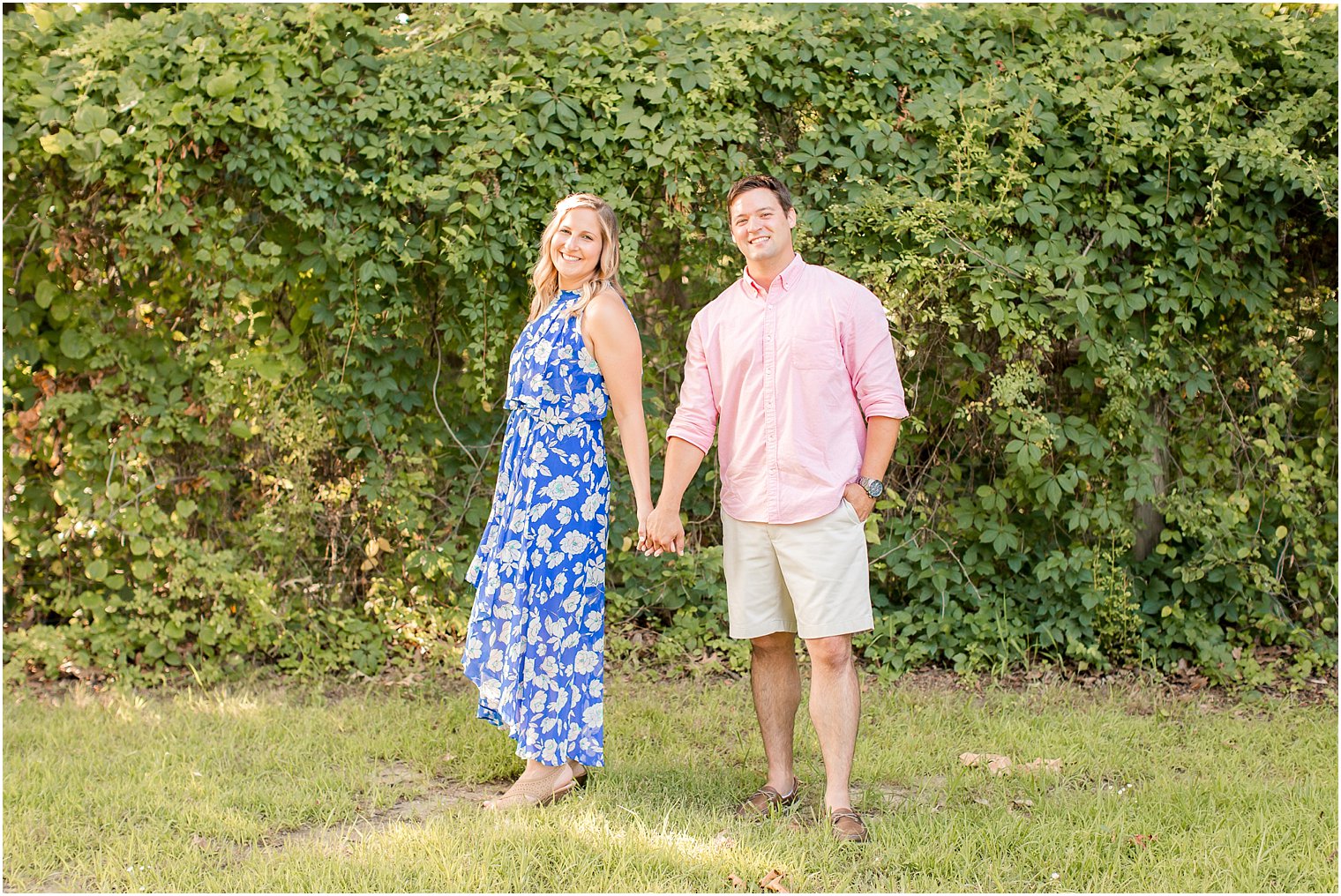 Chic outfit inspiration for Laurita Winery engagement session
