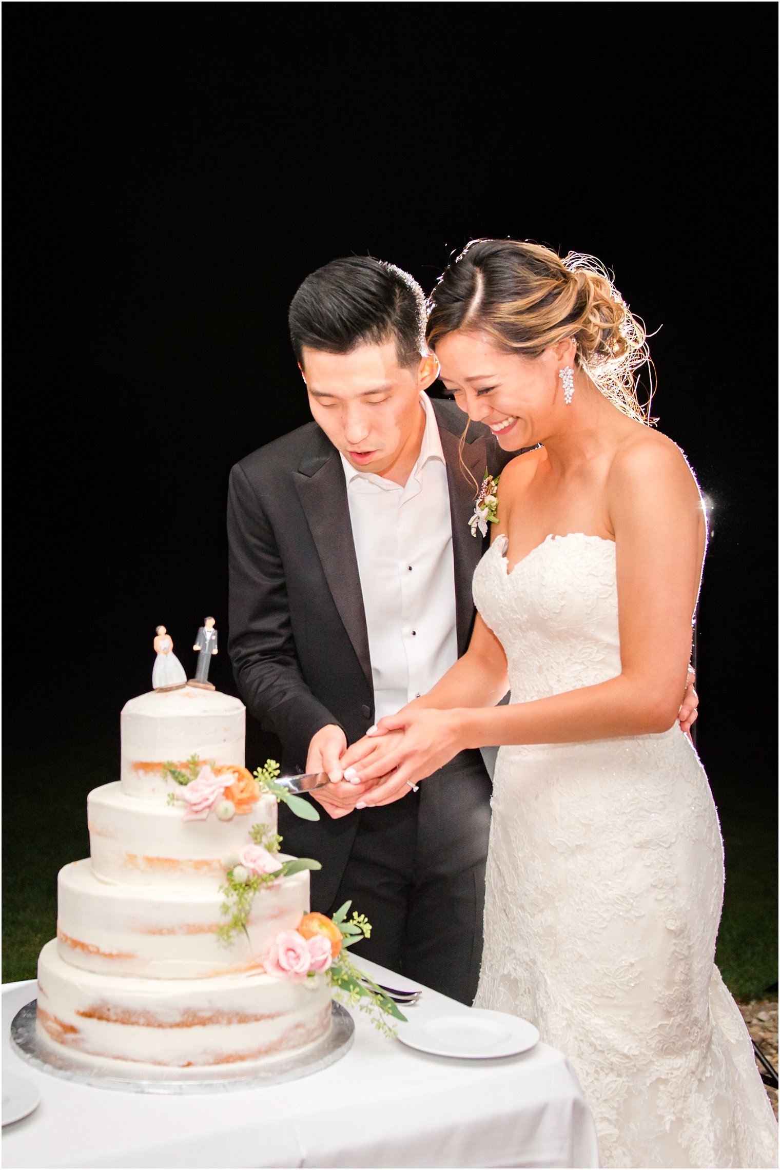 bride and groom cut cake from Cramer Bakery photographed by Idalia Photography