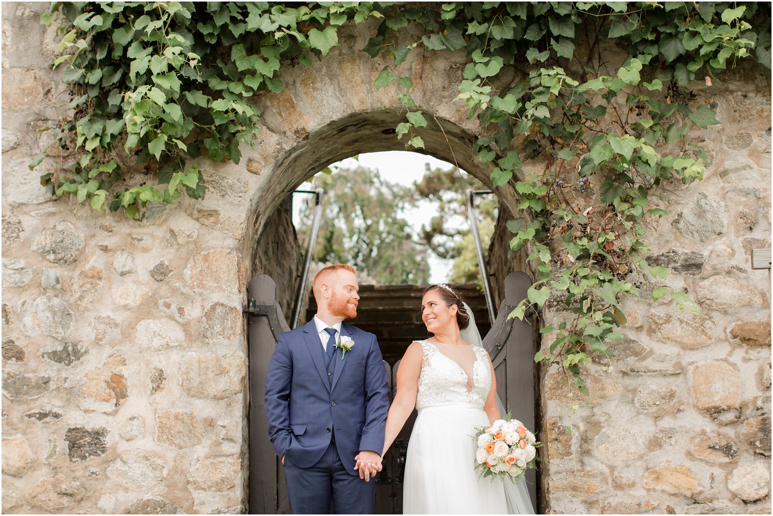 ivy covered walls in Sparta NJ for wedding portraits by Idalia Photography