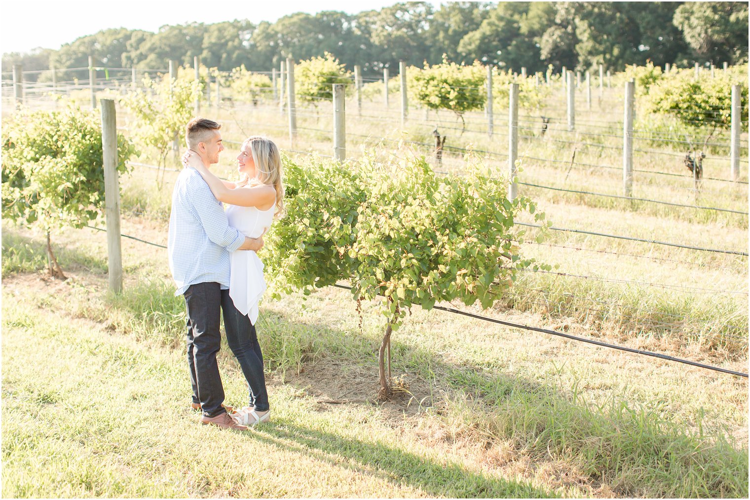 bride and groom at Laurita Winery photographed by Idalia Photography