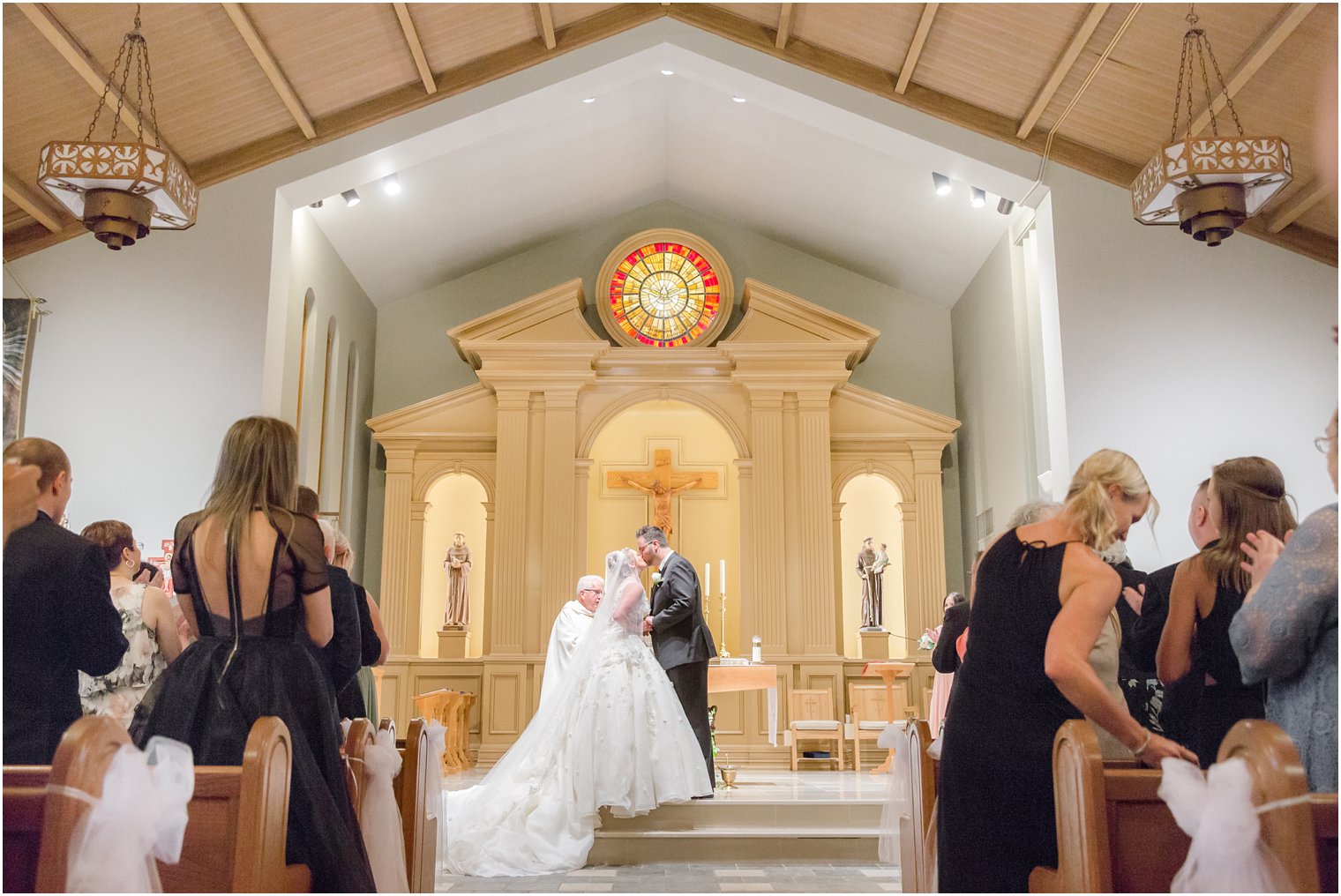 newly married couple shares first kiss photographed by Idalia Photography