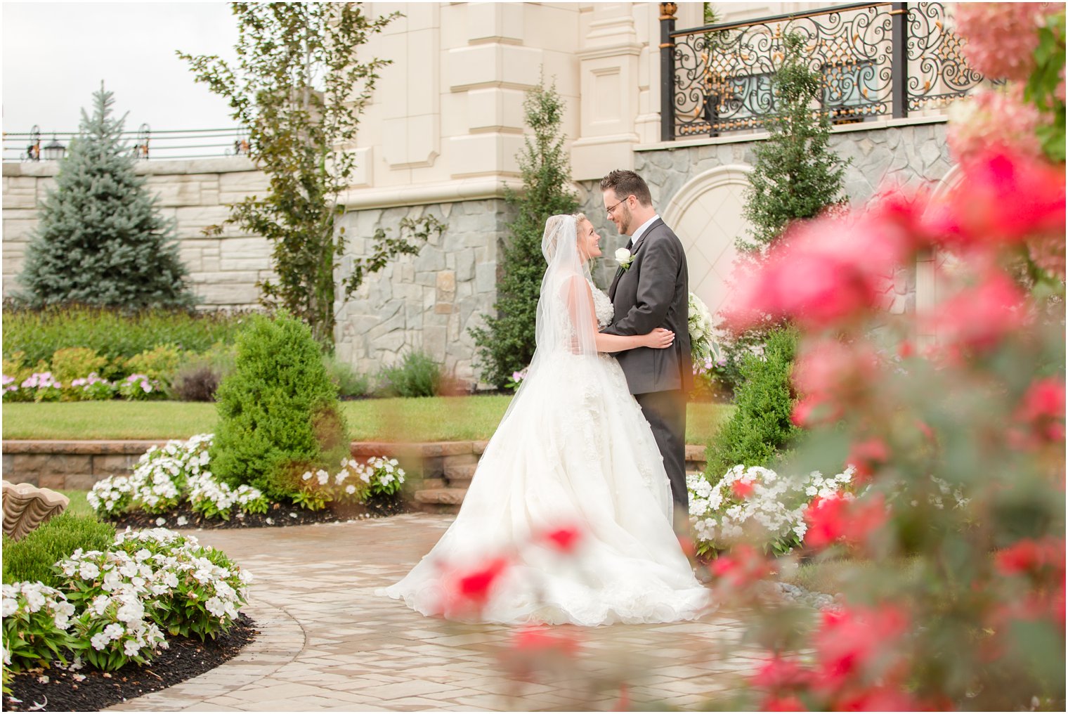 Legacy Castle garden wedding portraits by Idalia Photography