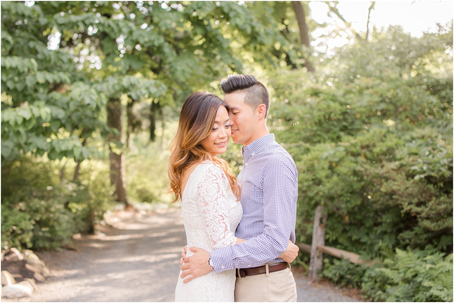 summer engagement portraits at Sayen House and Gardens 