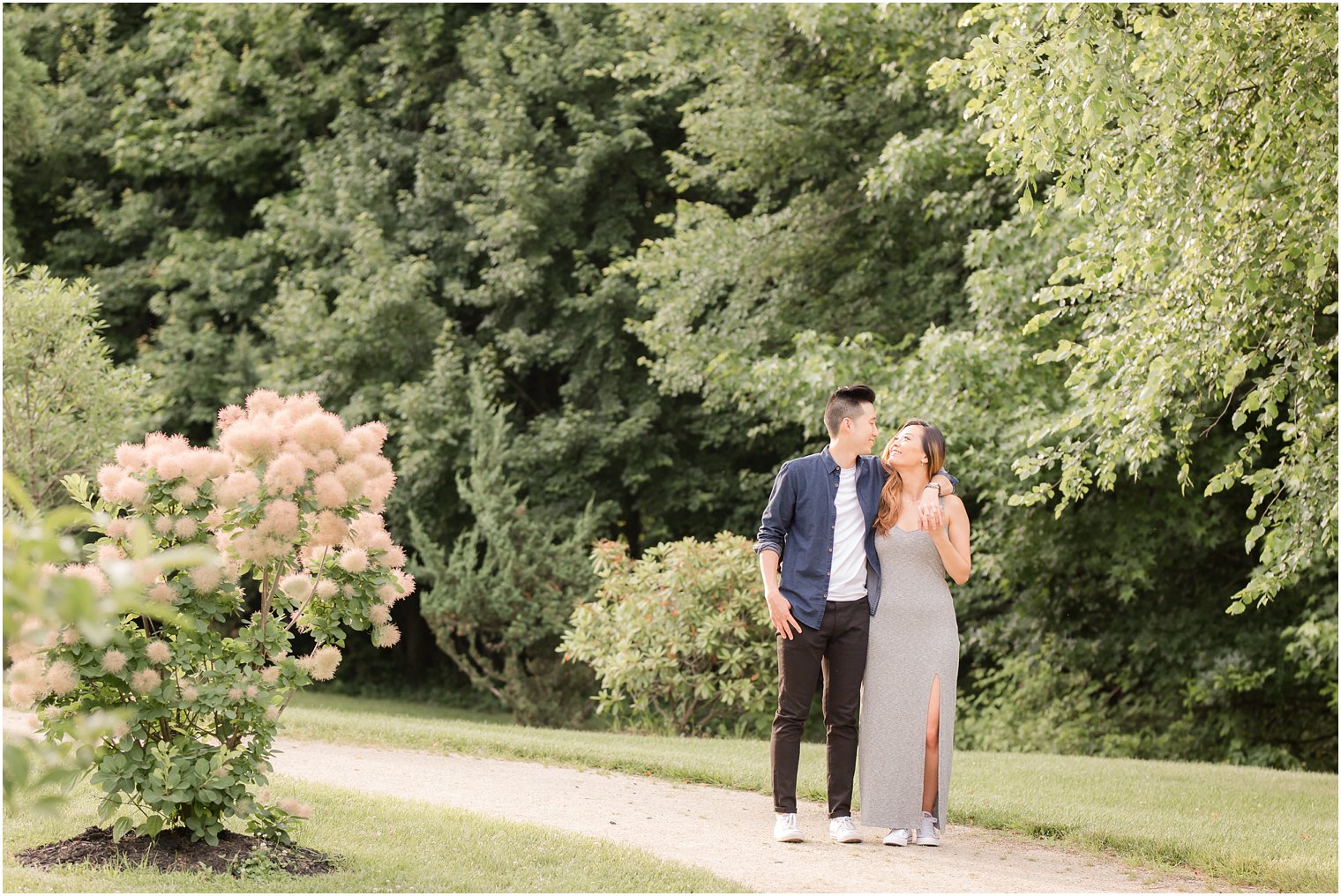 casual summer engagement session at Sayen House and Gardens