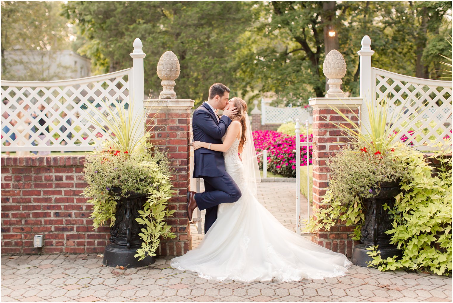 bride and groom kissing at Shadowbrook in Shrewsbury