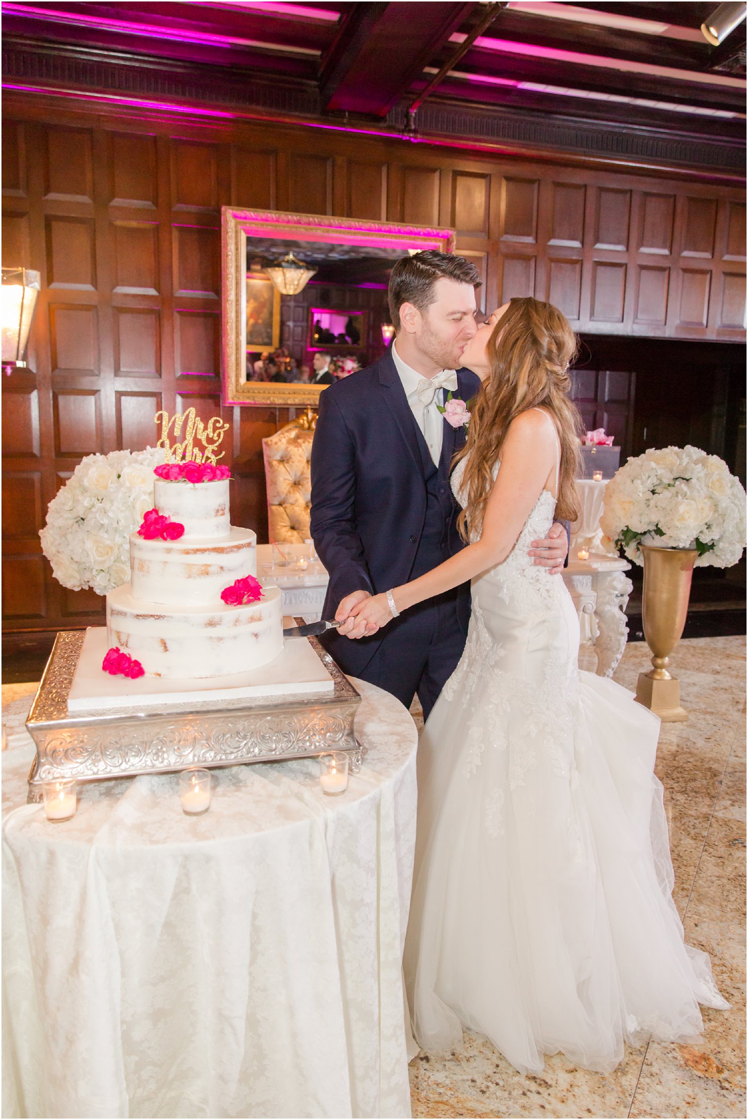 bride and groom cutting the cake at Shadowbrook in Shrewsbury, NJ