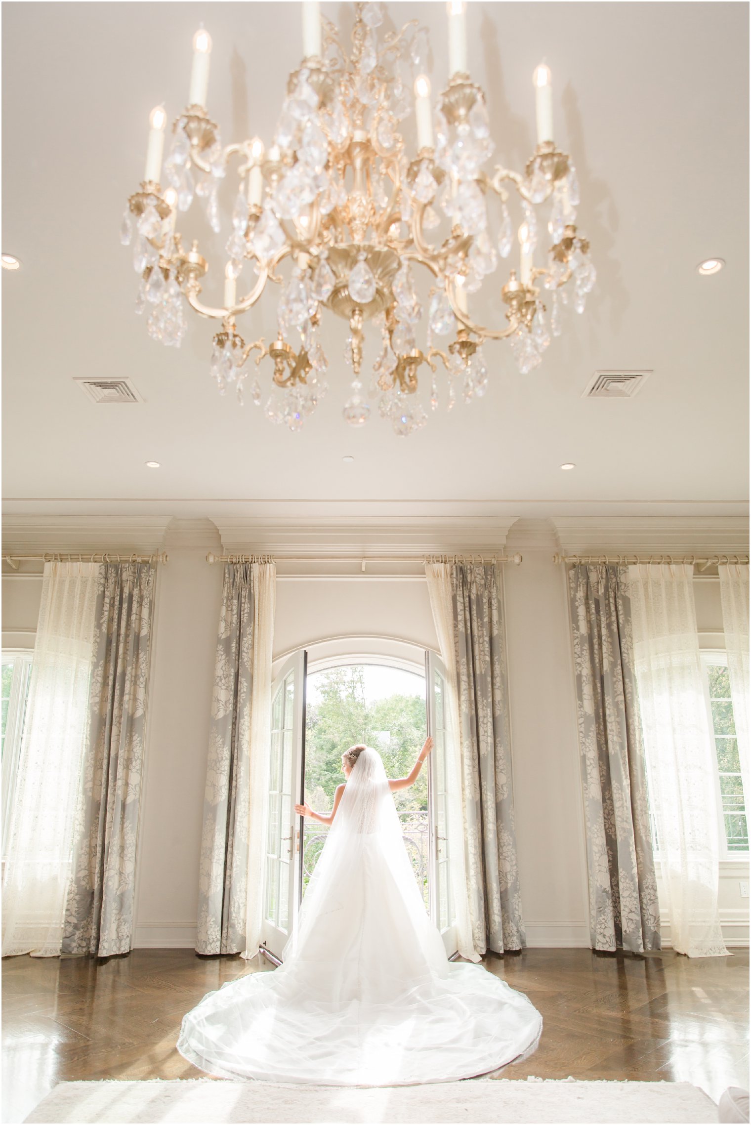 Stunning bridal portrait in Park Chateau bridal suite