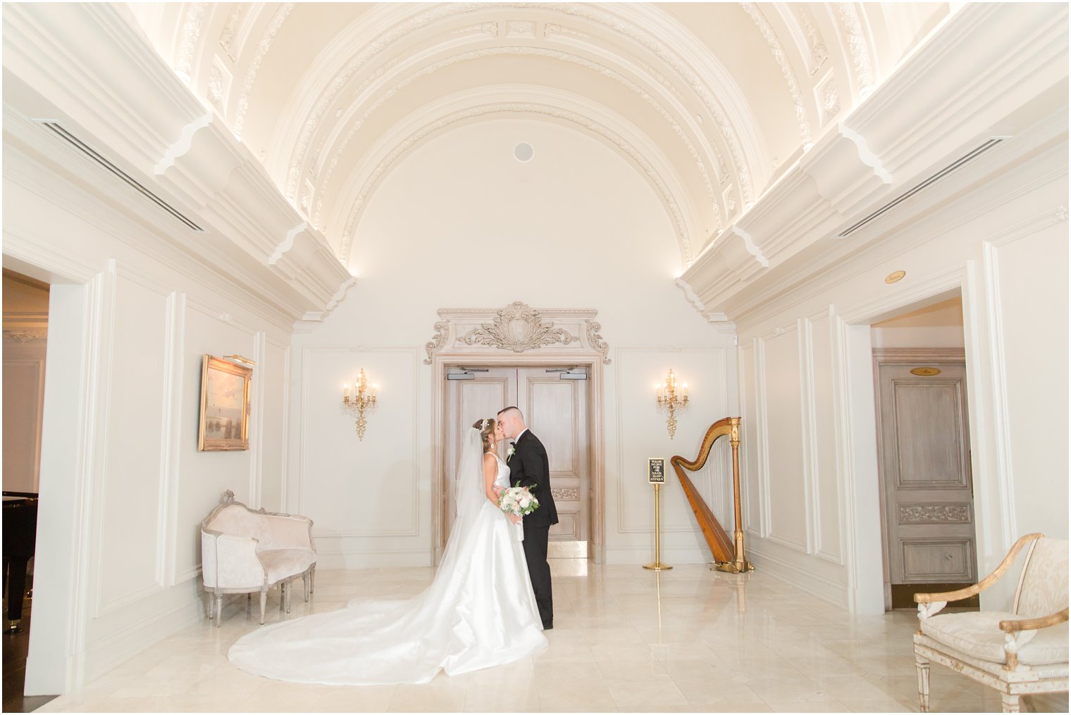 Elegant portraits at Park Chateau Estate