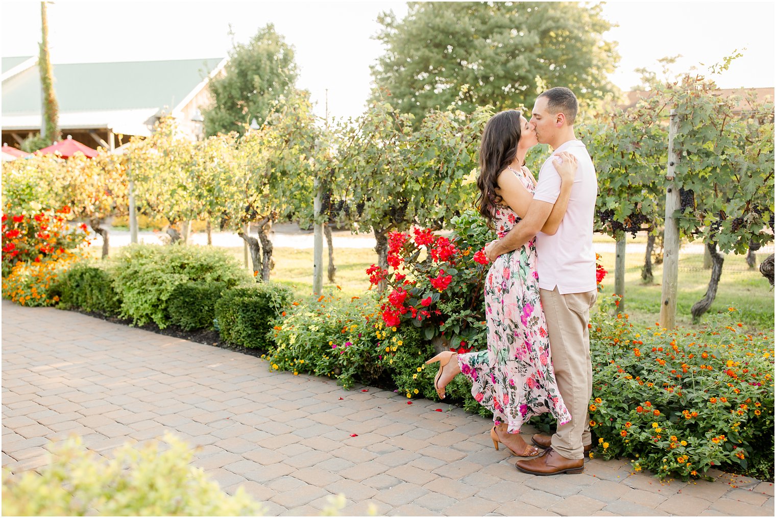 cute vineyard engagement photo ideas