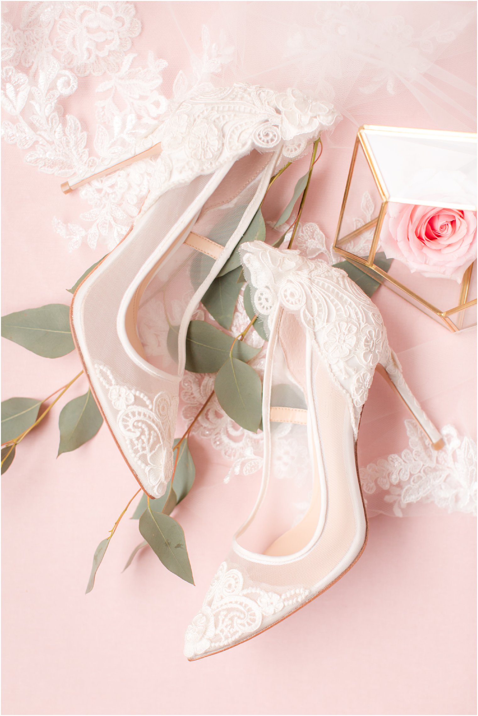 high-heeled lace shoes for wedding day