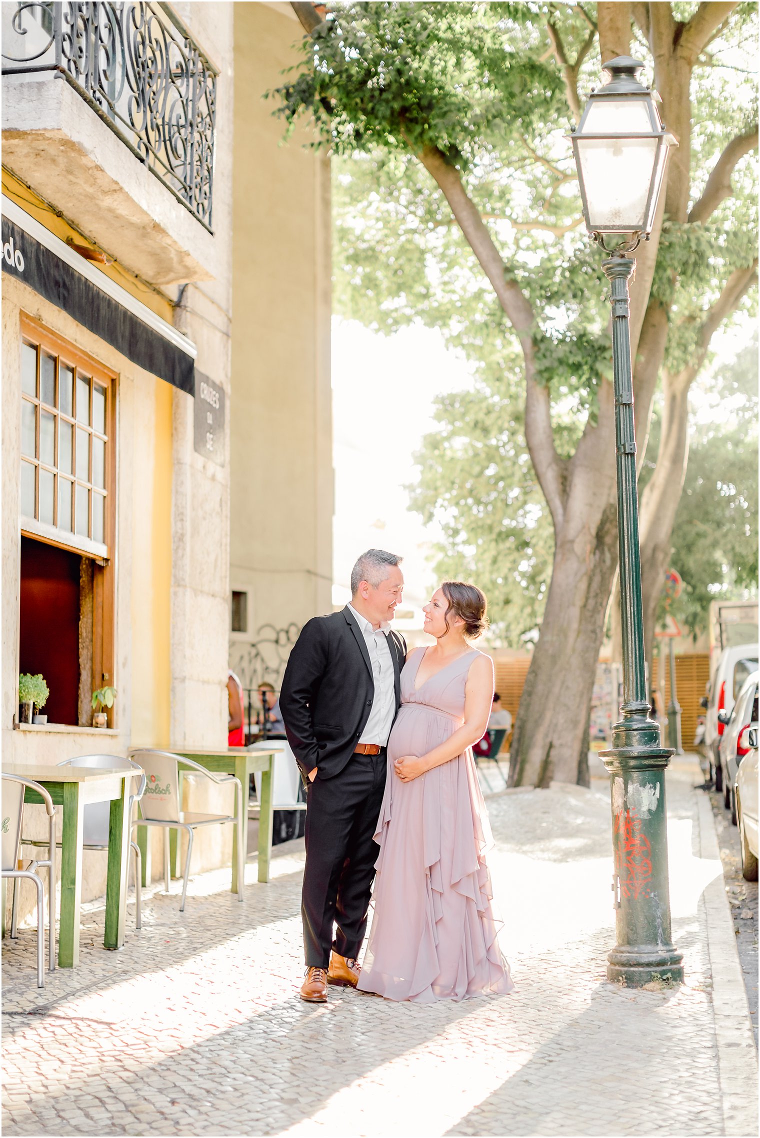 photo of married couple in Alfama, Lisbon