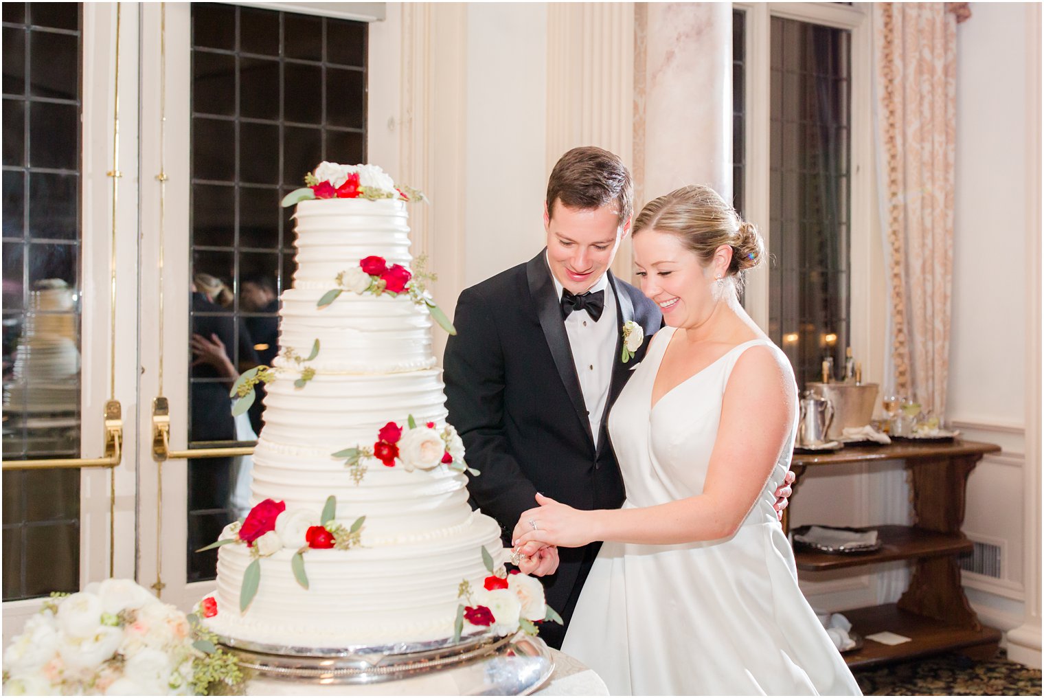 bride and groom cutting their wedding cake at Pleasantdale Chateau